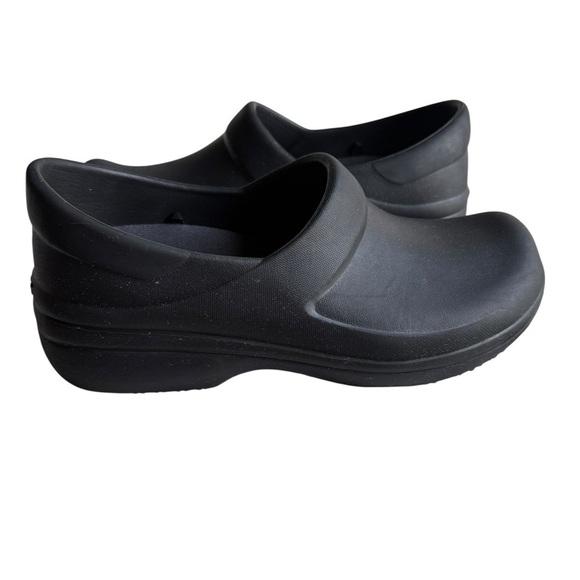 Women’s Neria Pro II Work Clog Size 8 Enclosed toes and heels slip resistant - Picture 2 of 8